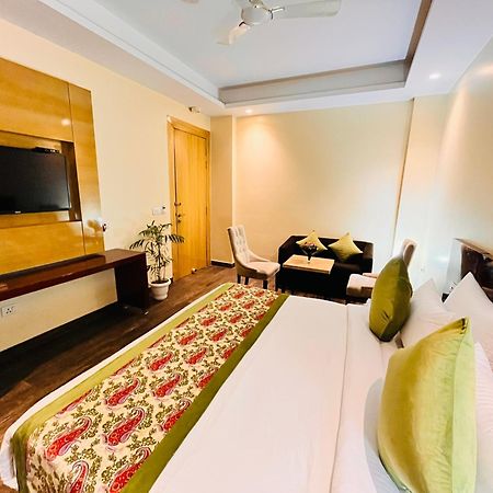 Hotel Banz Near Indira Gandhi Airport Delhi นิวเดลี ภายนอก รูปภาพ