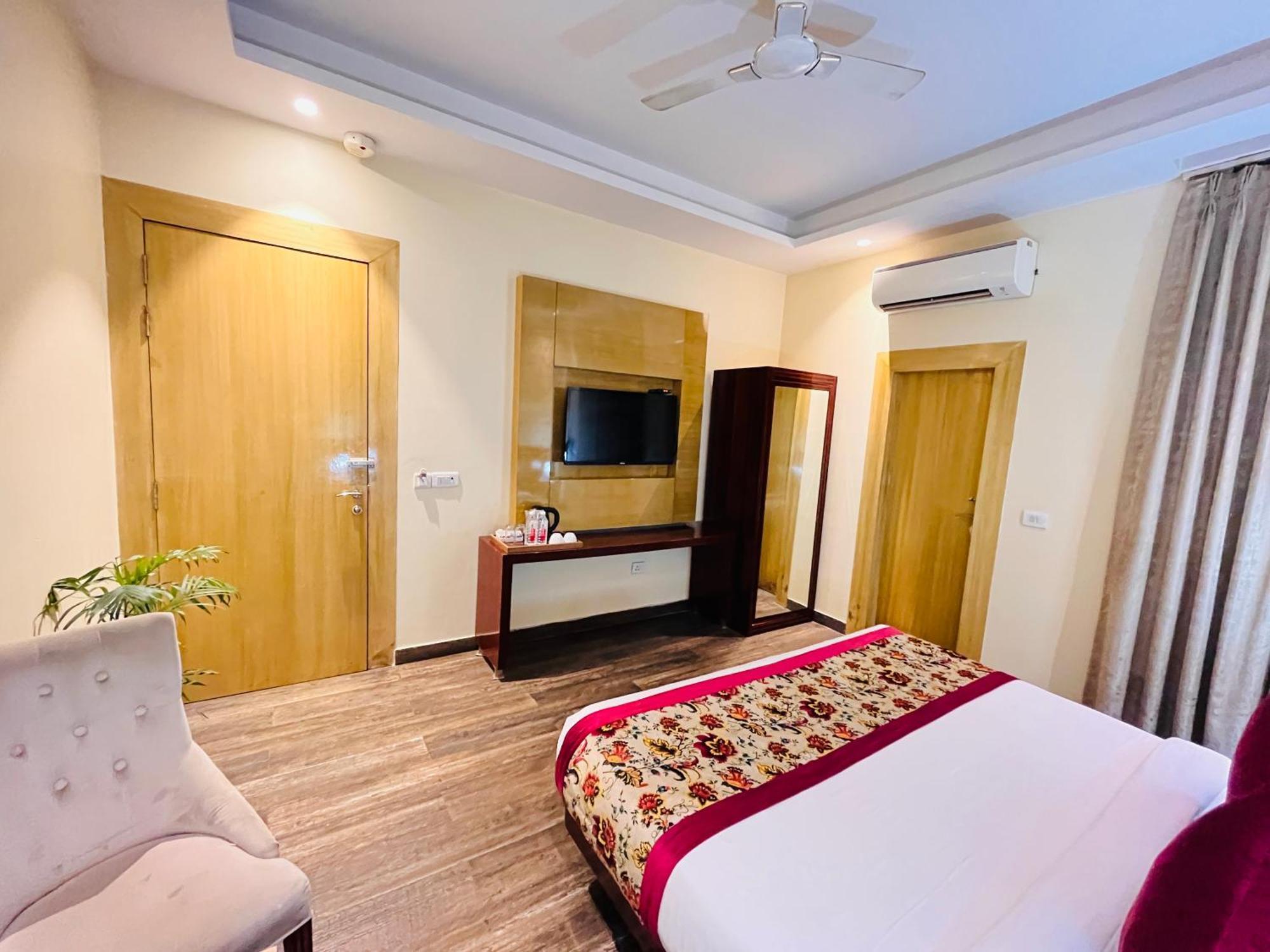 Hotel Banz Near Indira Gandhi Airport Delhi นิวเดลี ภายนอก รูปภาพ