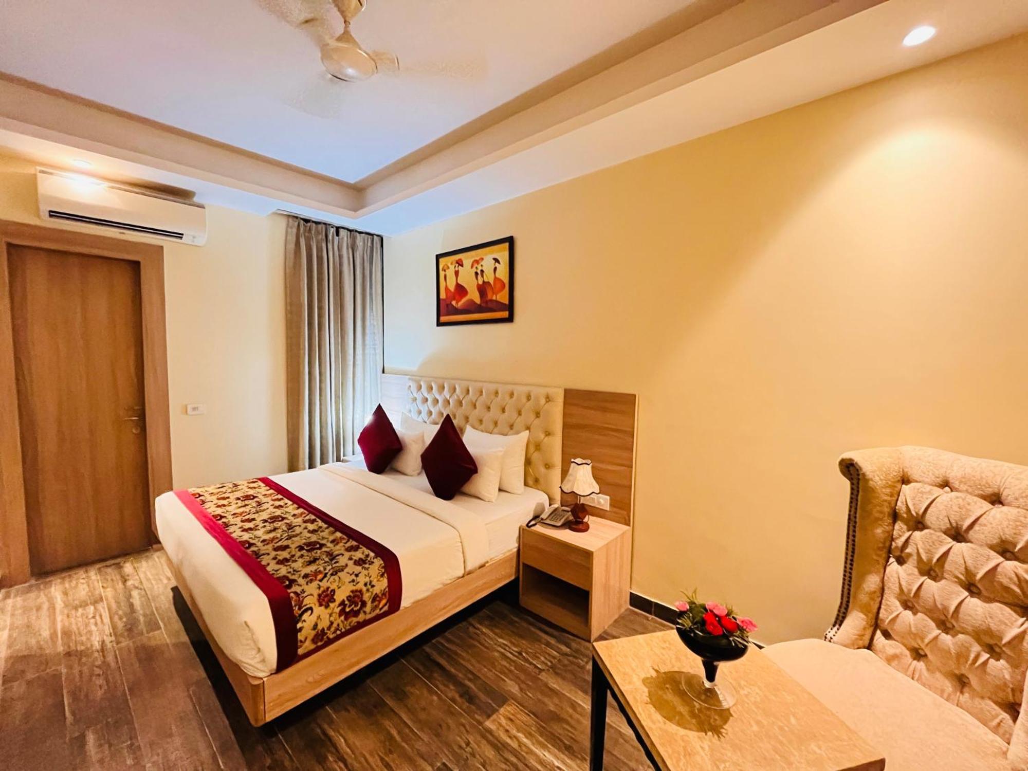 Hotel Banz Near Indira Gandhi Airport Delhi นิวเดลี ภายนอก รูปภาพ