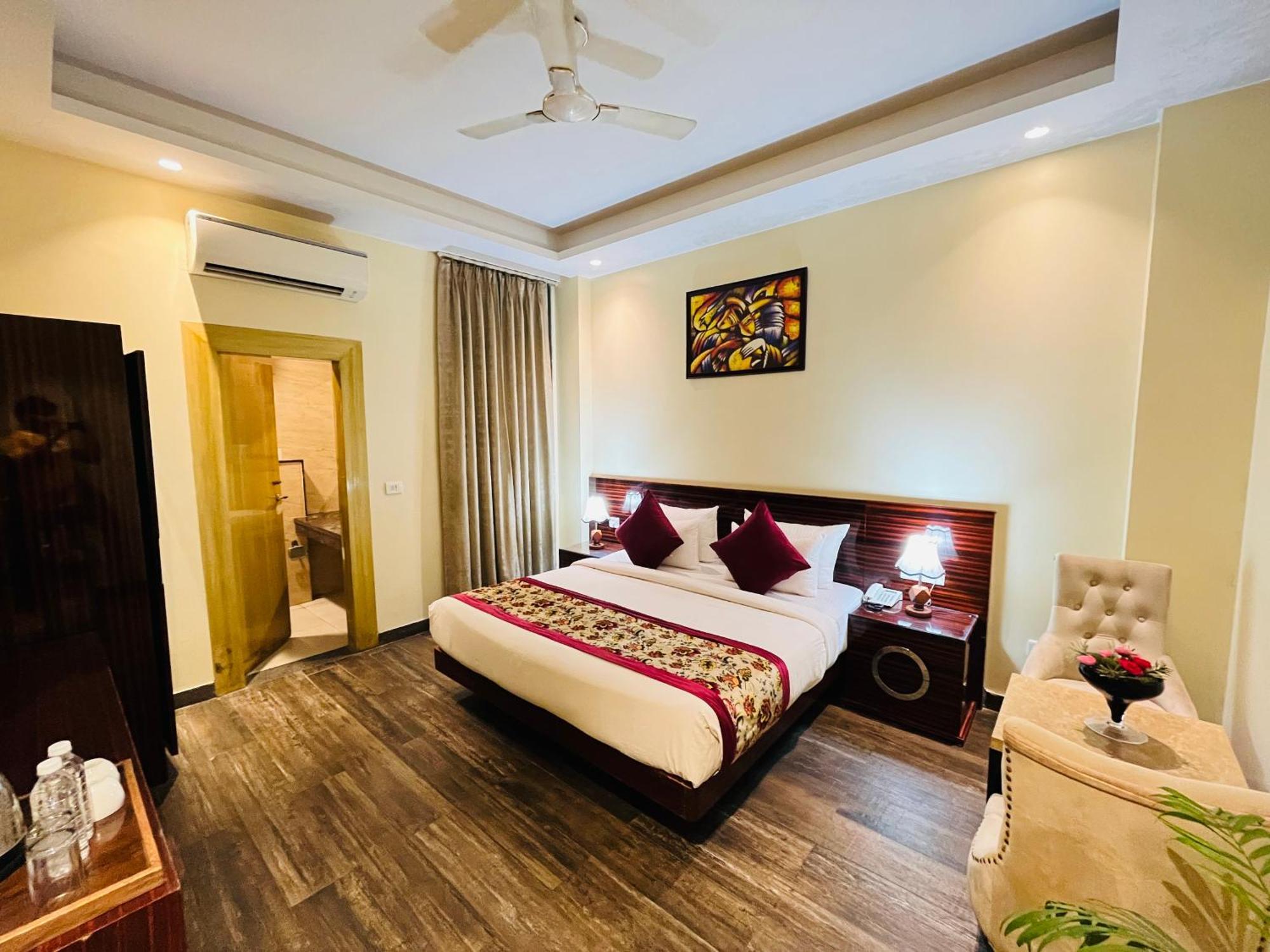 Hotel Banz Near Indira Gandhi Airport Delhi นิวเดลี ภายนอก รูปภาพ