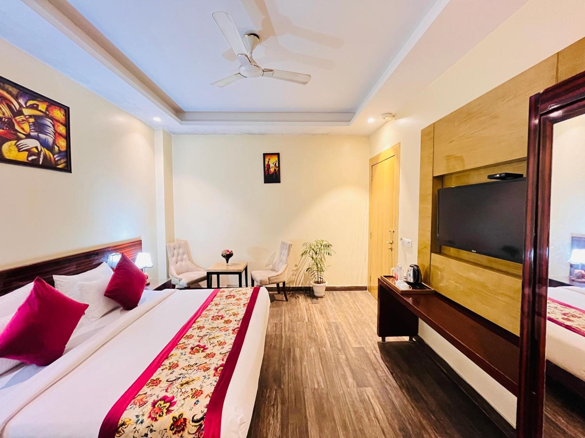 Hotel Banz Near Indira Gandhi Airport Delhi นิวเดลี ภายนอก รูปภาพ