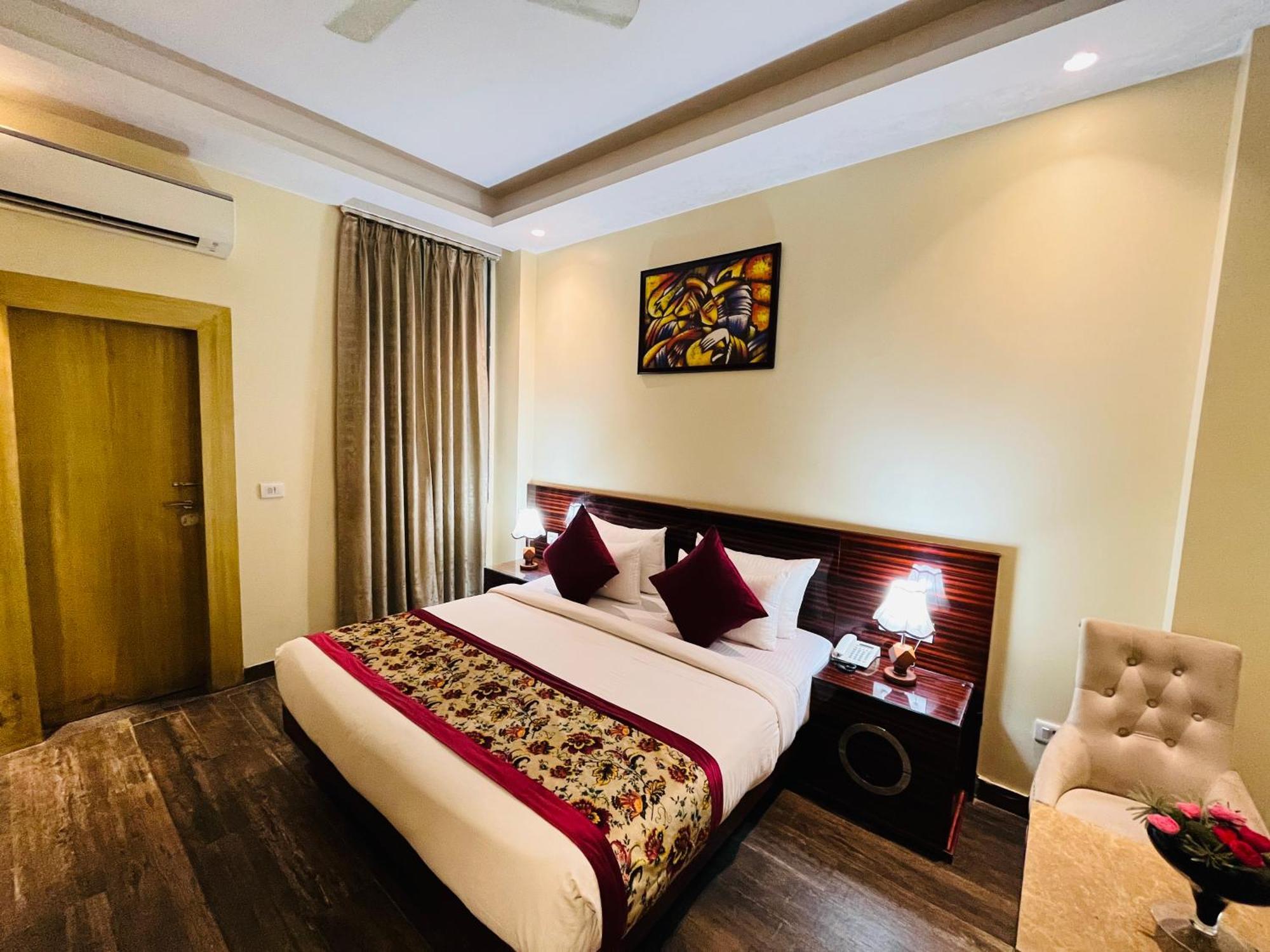 Hotel Banz Near Indira Gandhi Airport Delhi นิวเดลี ภายนอก รูปภาพ
