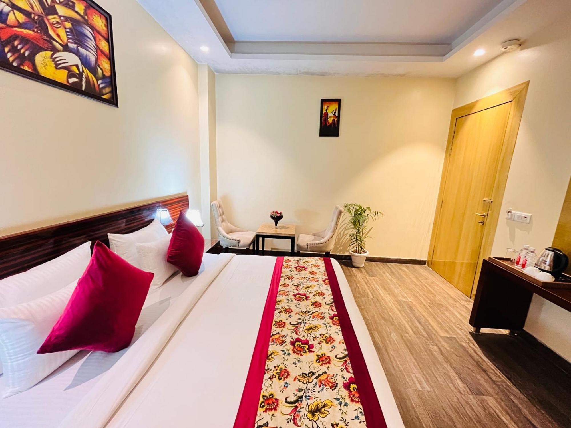 Hotel Banz Near Indira Gandhi Airport Delhi นิวเดลี ภายนอก รูปภาพ