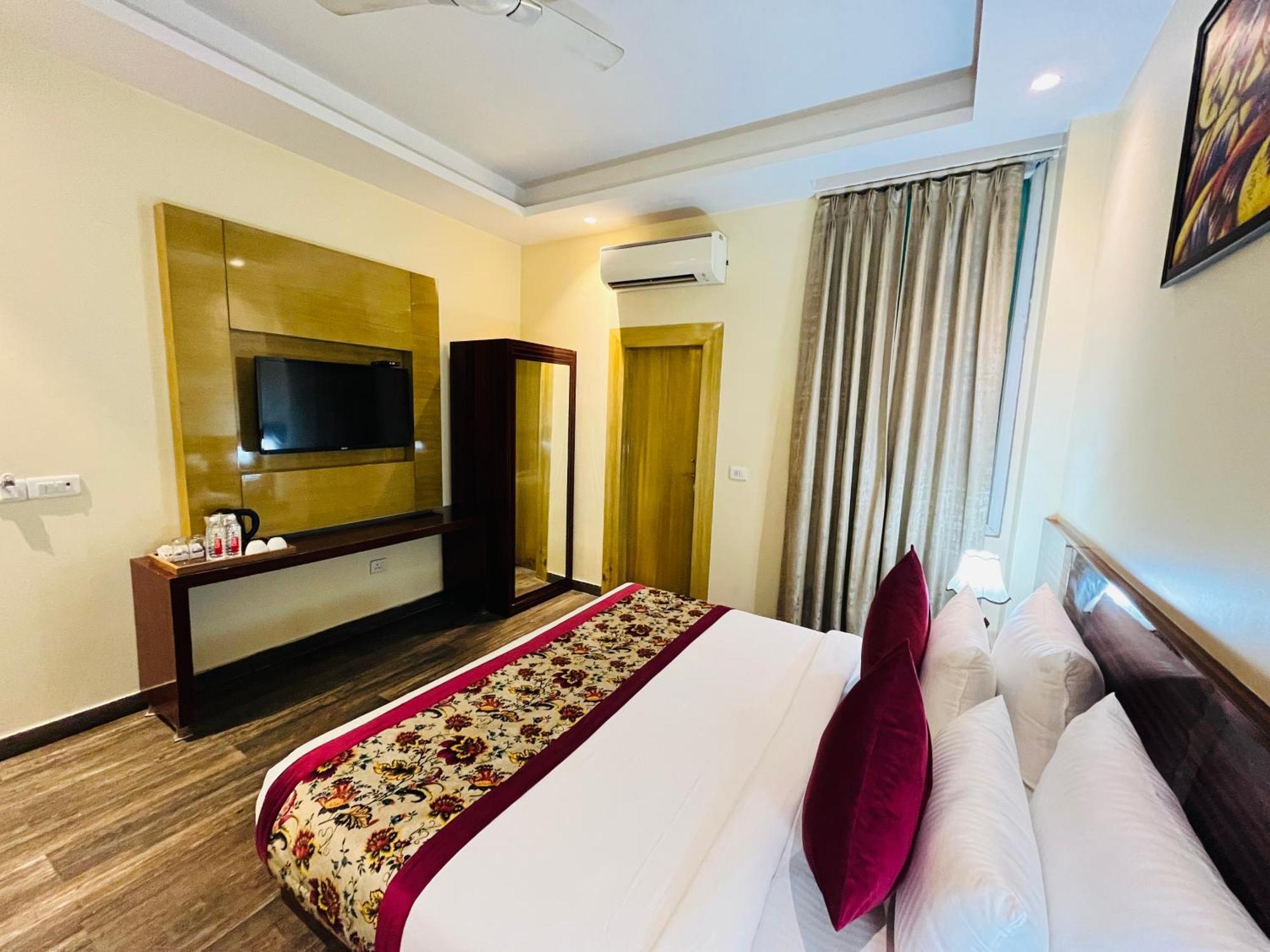 Hotel Banz Near Indira Gandhi Airport Delhi นิวเดลี ภายนอก รูปภาพ