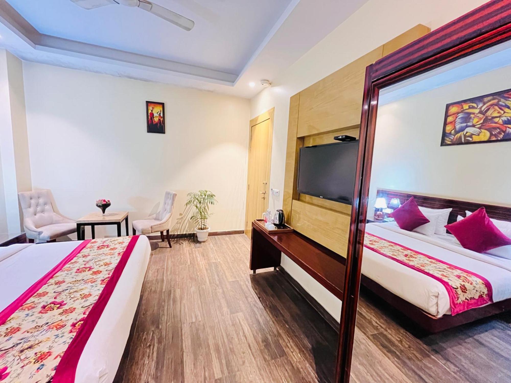 Hotel Banz Near Indira Gandhi Airport Delhi นิวเดลี ภายนอก รูปภาพ