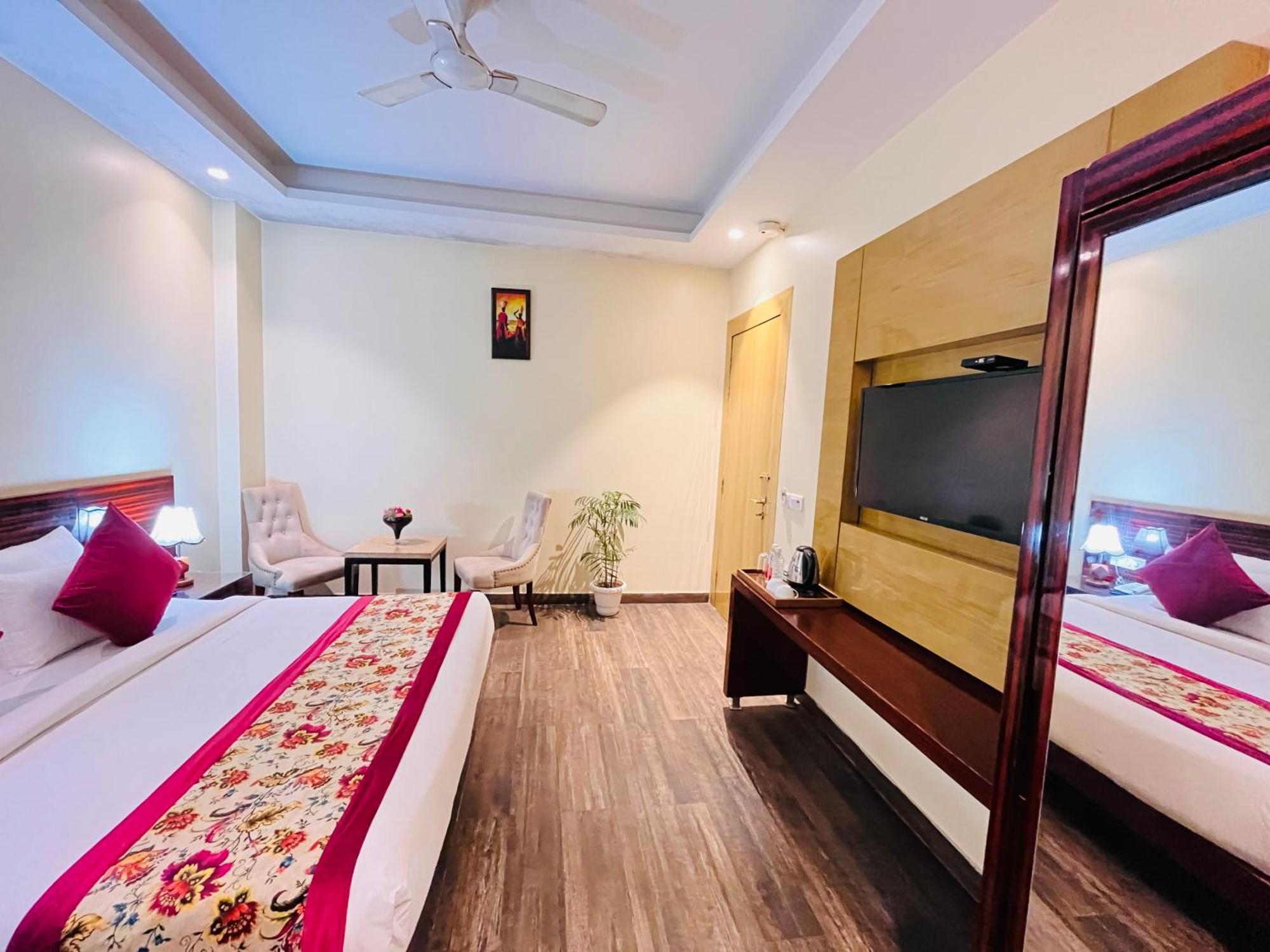 Hotel Banz Near Indira Gandhi Airport Delhi นิวเดลี ภายนอก รูปภาพ