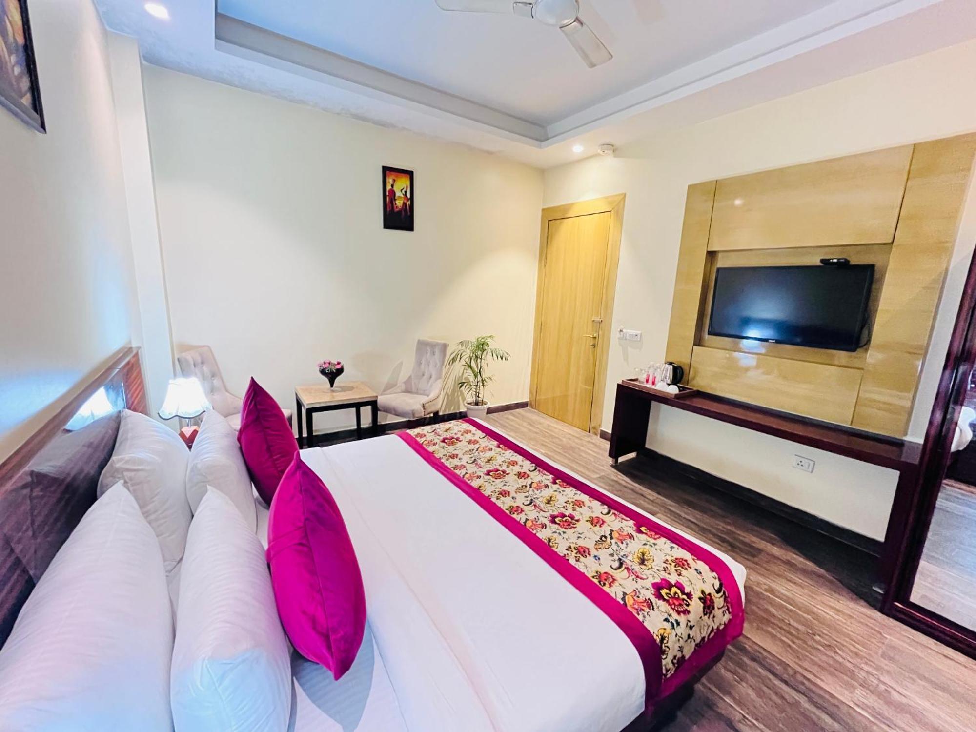 Hotel Banz Near Indira Gandhi Airport Delhi นิวเดลี ภายนอก รูปภาพ
