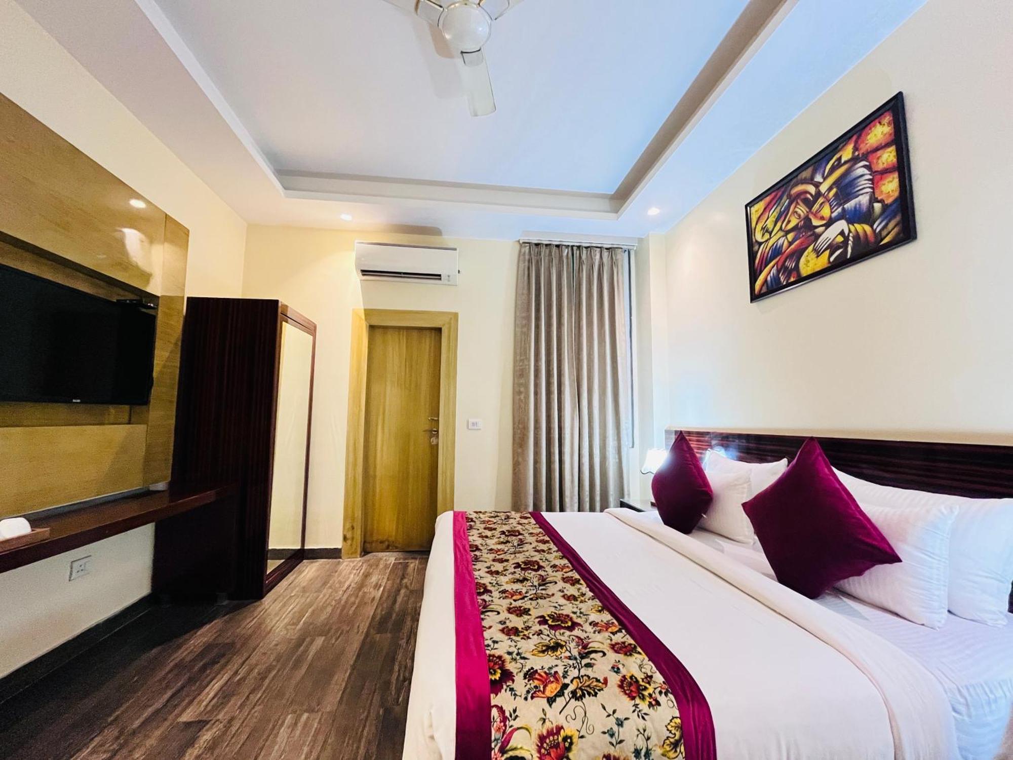 Hotel Banz Near Indira Gandhi Airport Delhi นิวเดลี ภายนอก รูปภาพ
