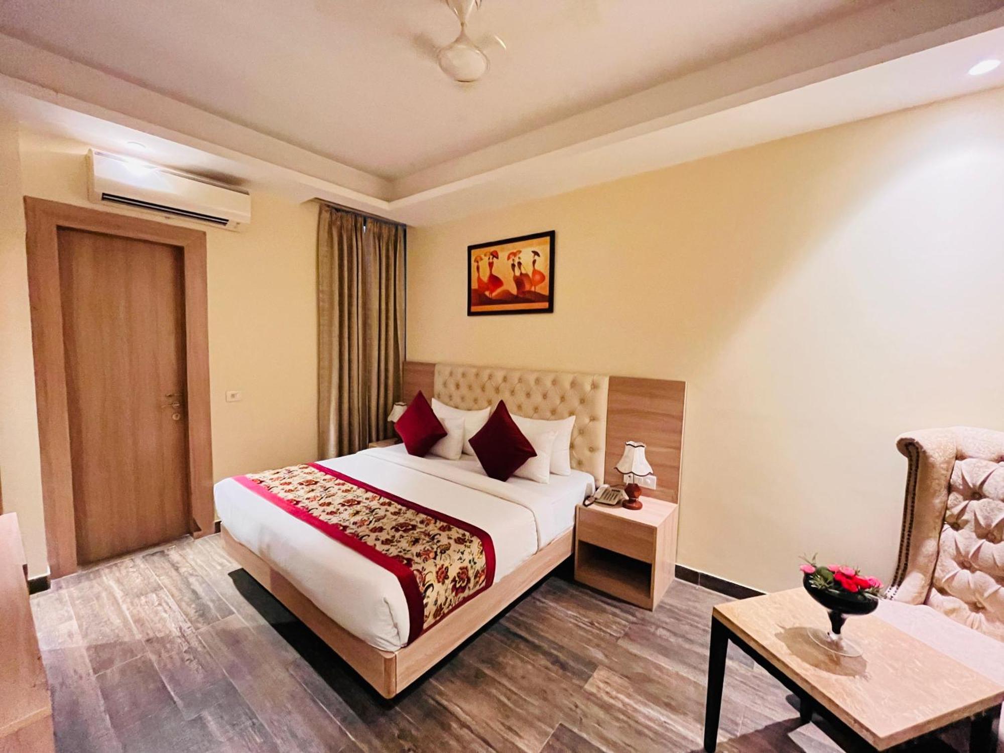 Hotel Banz Near Indira Gandhi Airport Delhi นิวเดลี ภายนอก รูปภาพ