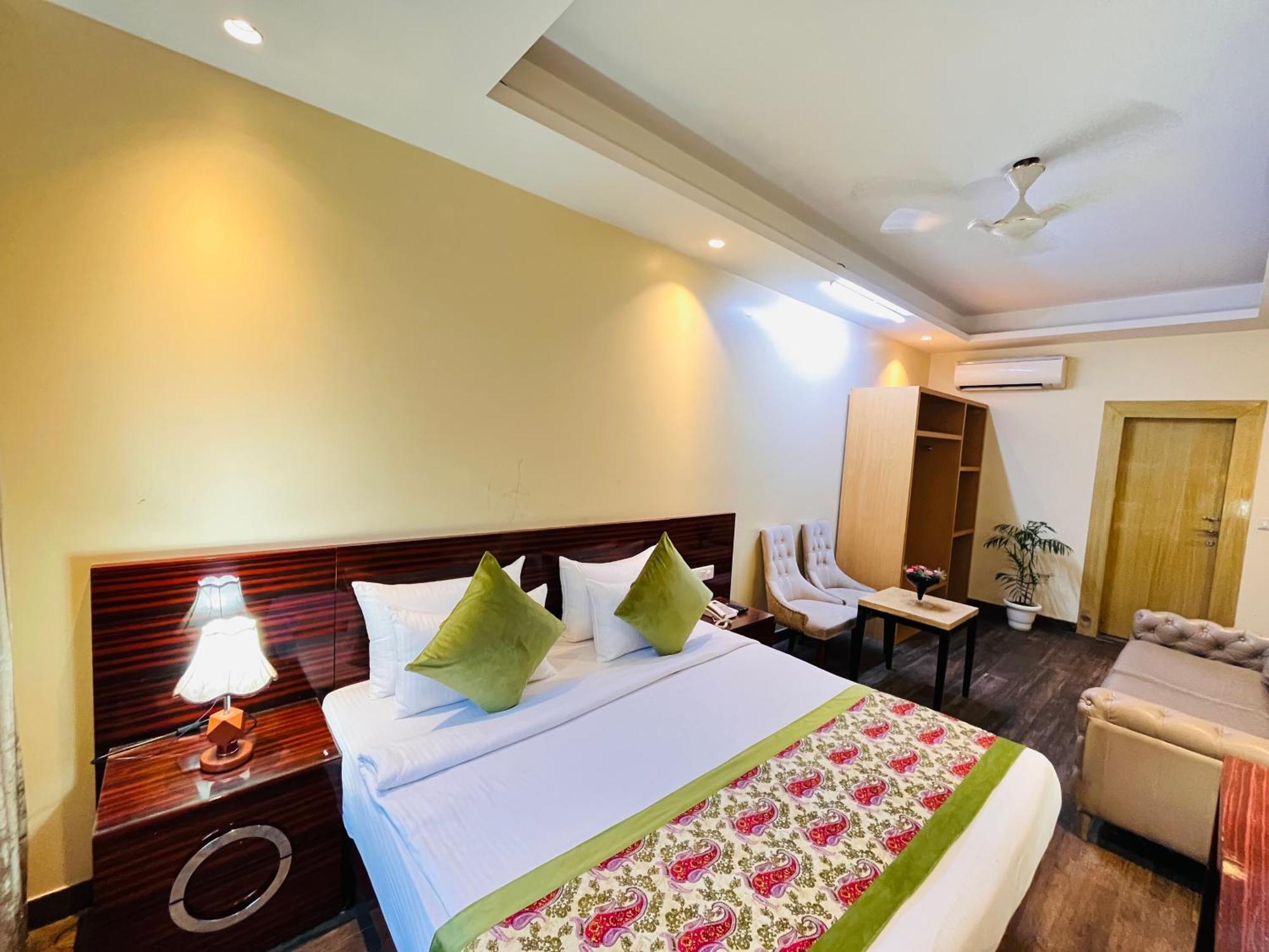 Hotel Banz Near Indira Gandhi Airport Delhi นิวเดลี ภายนอก รูปภาพ
