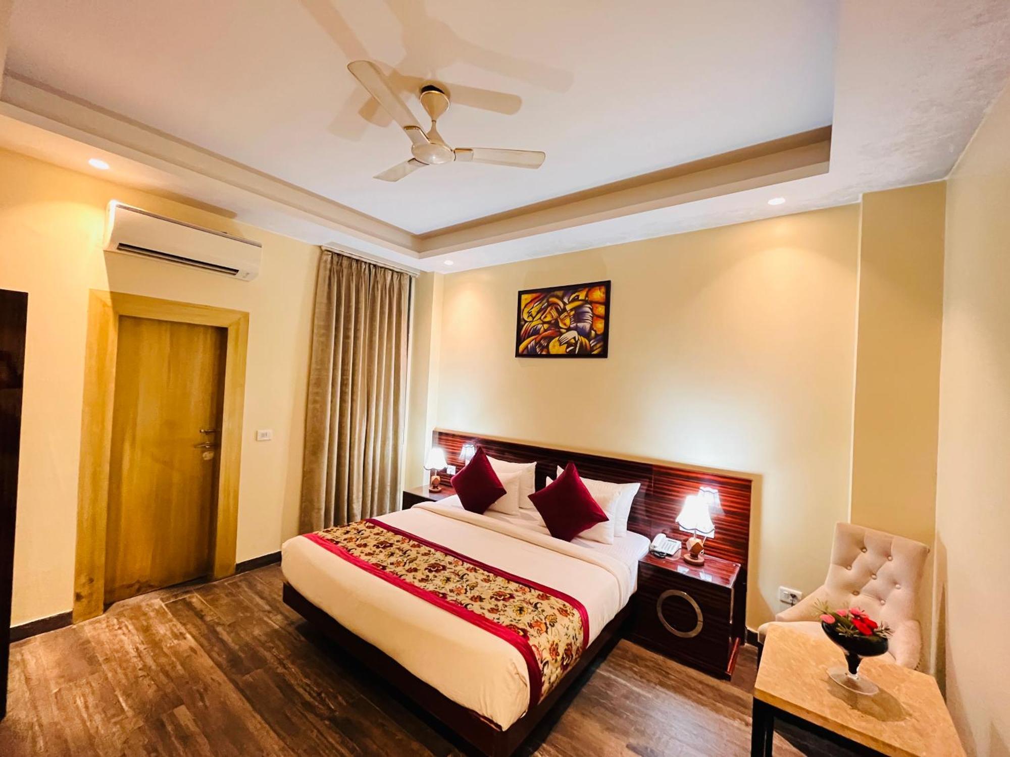 Hotel Banz Near Indira Gandhi Airport Delhi นิวเดลี ภายนอก รูปภาพ