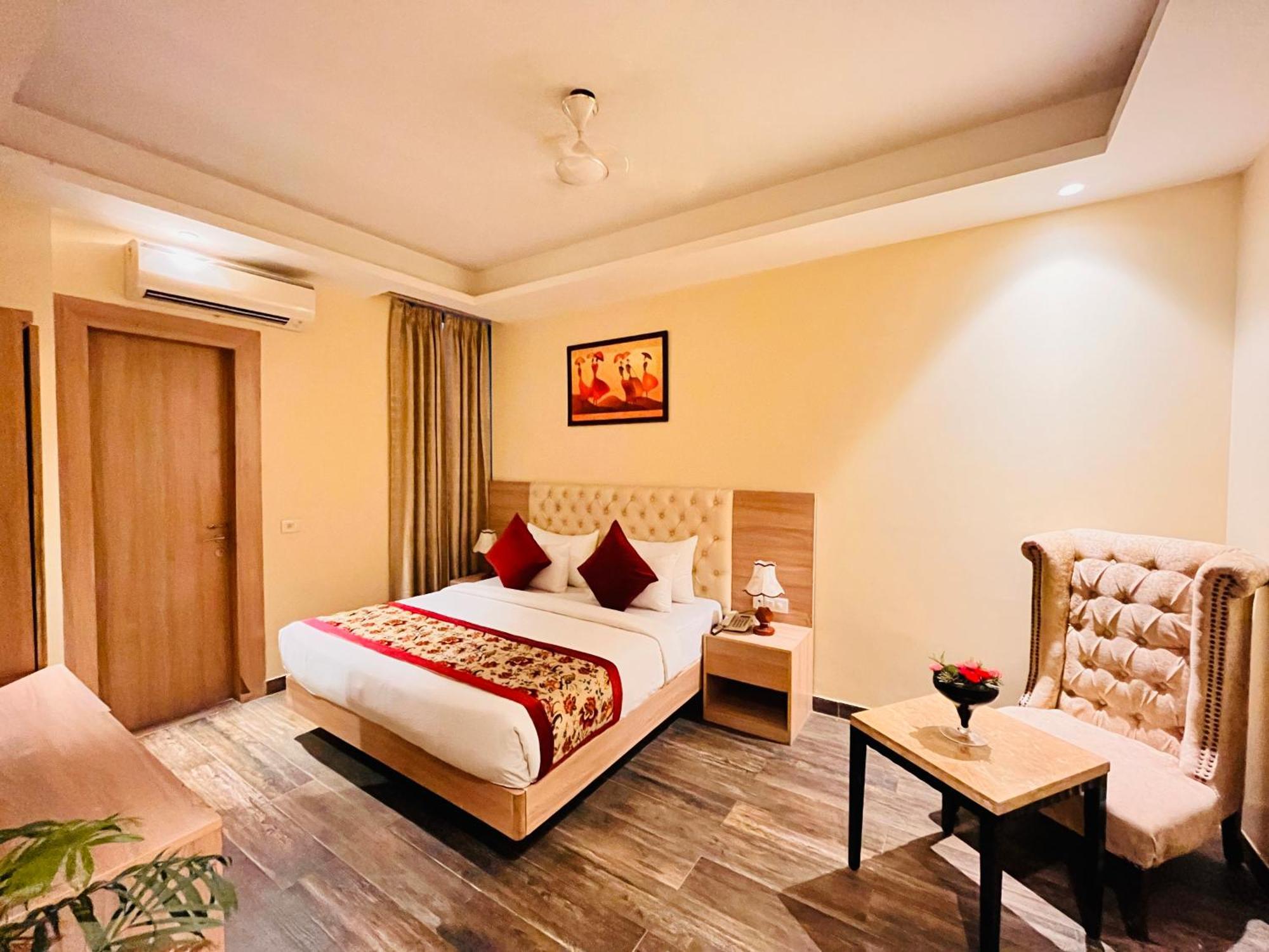 Hotel Banz Near Indira Gandhi Airport Delhi นิวเดลี ภายนอก รูปภาพ