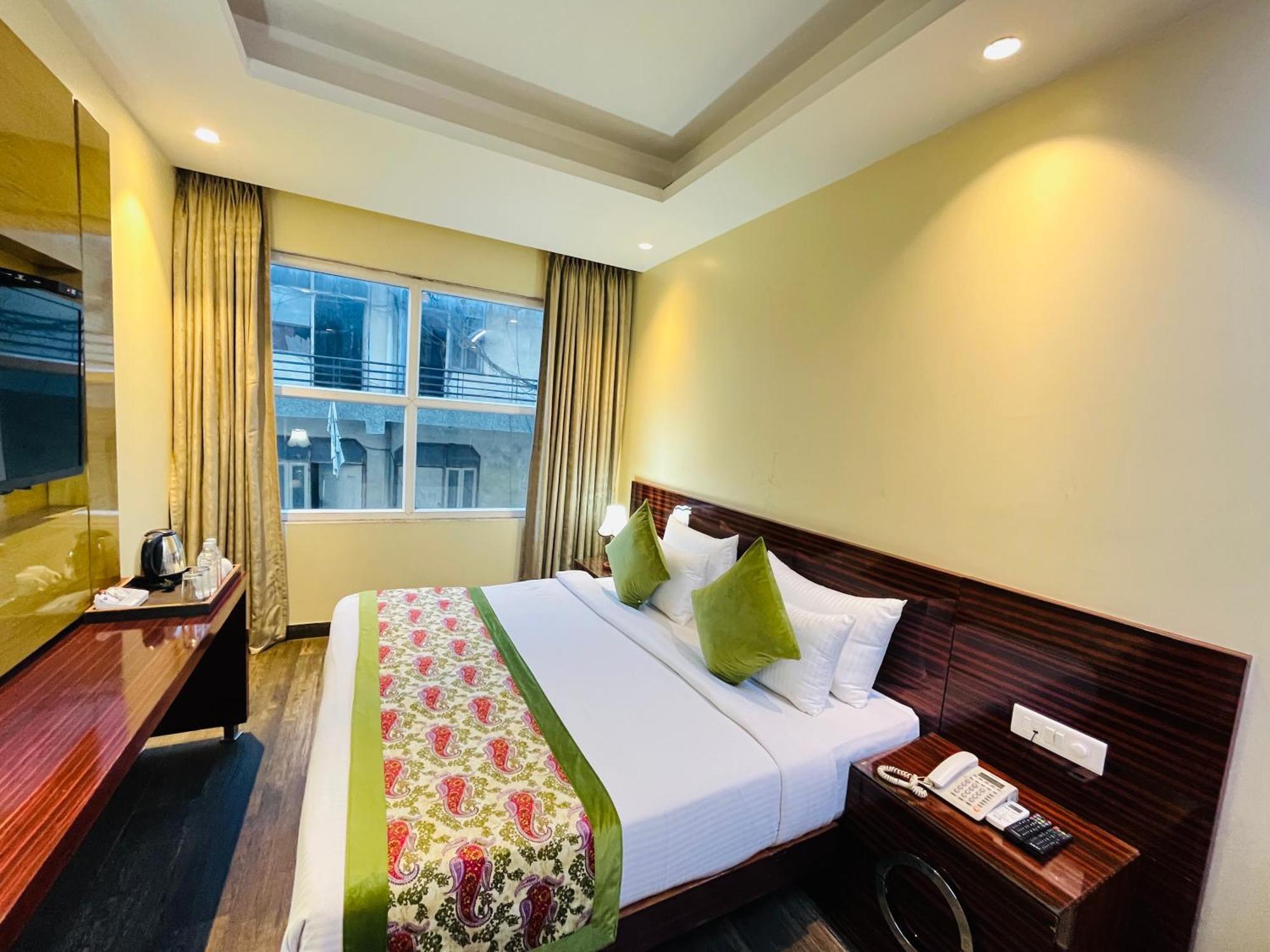Hotel Banz Near Indira Gandhi Airport Delhi นิวเดลี ภายนอก รูปภาพ