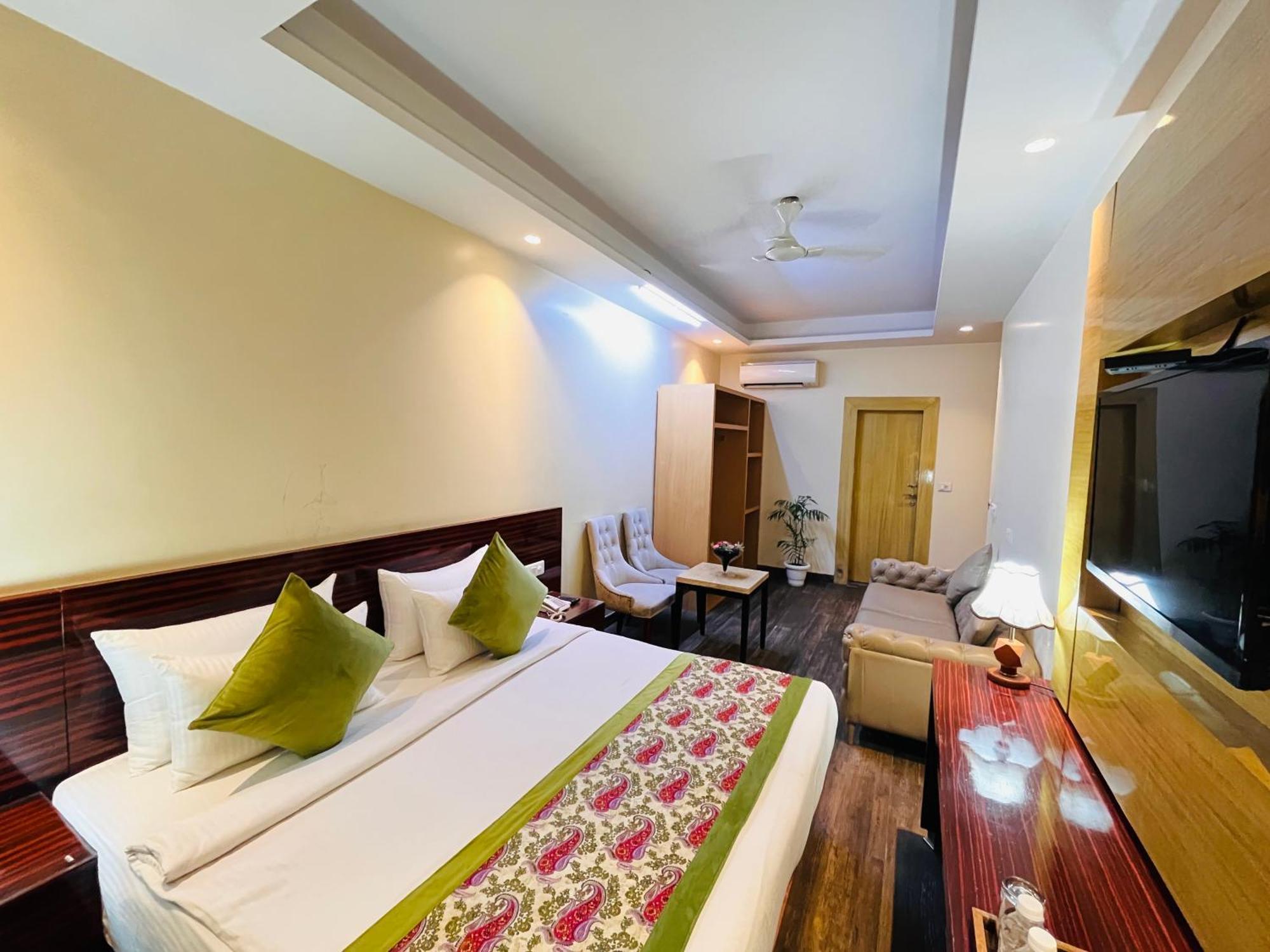 Hotel Banz Near Indira Gandhi Airport Delhi นิวเดลี ภายนอก รูปภาพ