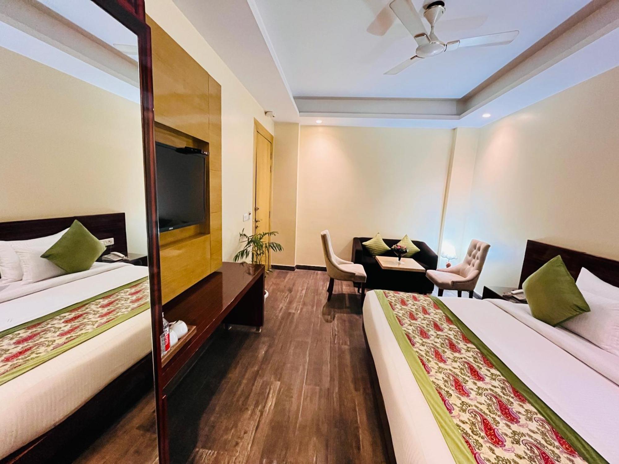 Hotel Banz Near Indira Gandhi Airport Delhi นิวเดลี ภายนอก รูปภาพ