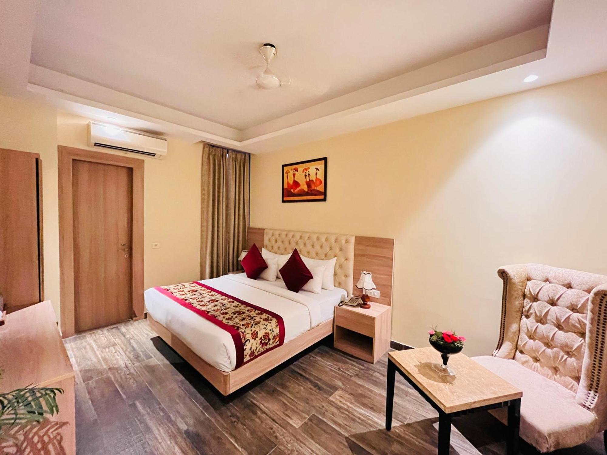 Hotel Banz Near Indira Gandhi Airport Delhi นิวเดลี ภายนอก รูปภาพ