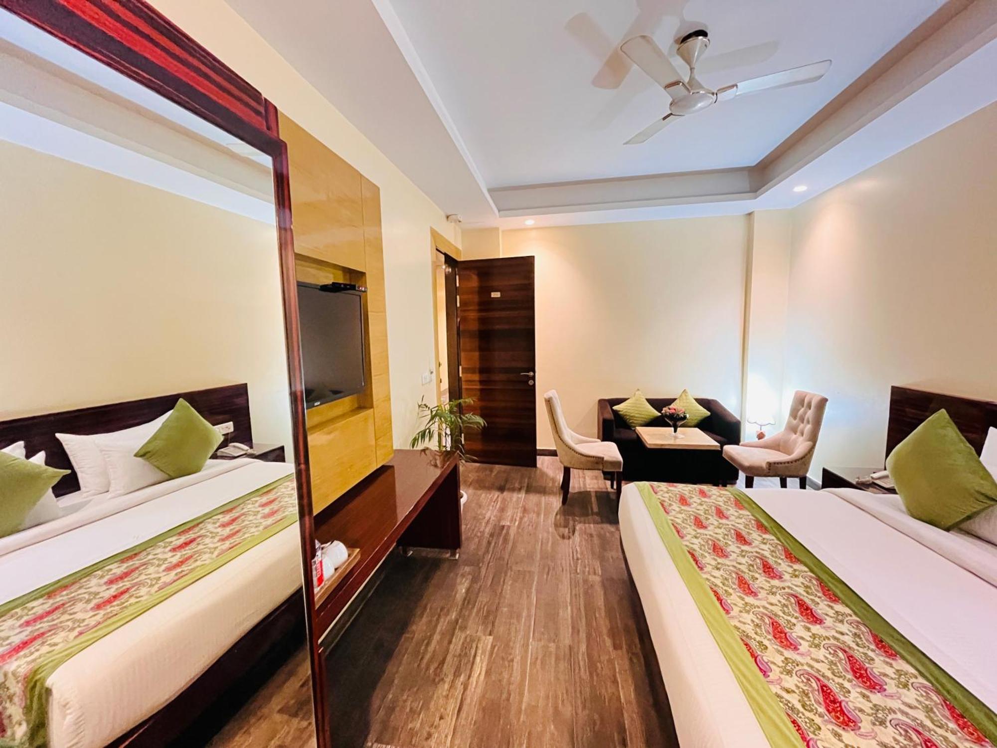 Hotel Banz Near Indira Gandhi Airport Delhi นิวเดลี ภายนอก รูปภาพ
