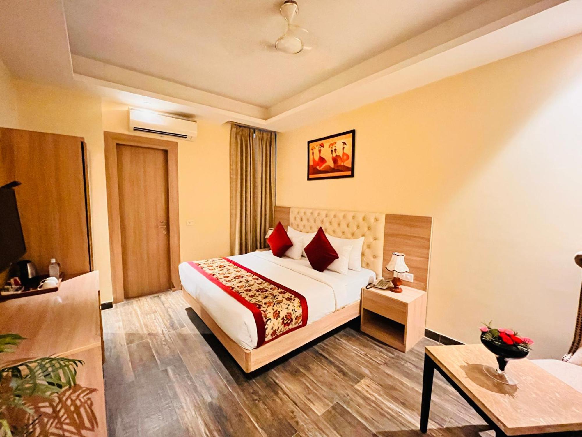 Hotel Banz Near Indira Gandhi Airport Delhi นิวเดลี ภายนอก รูปภาพ