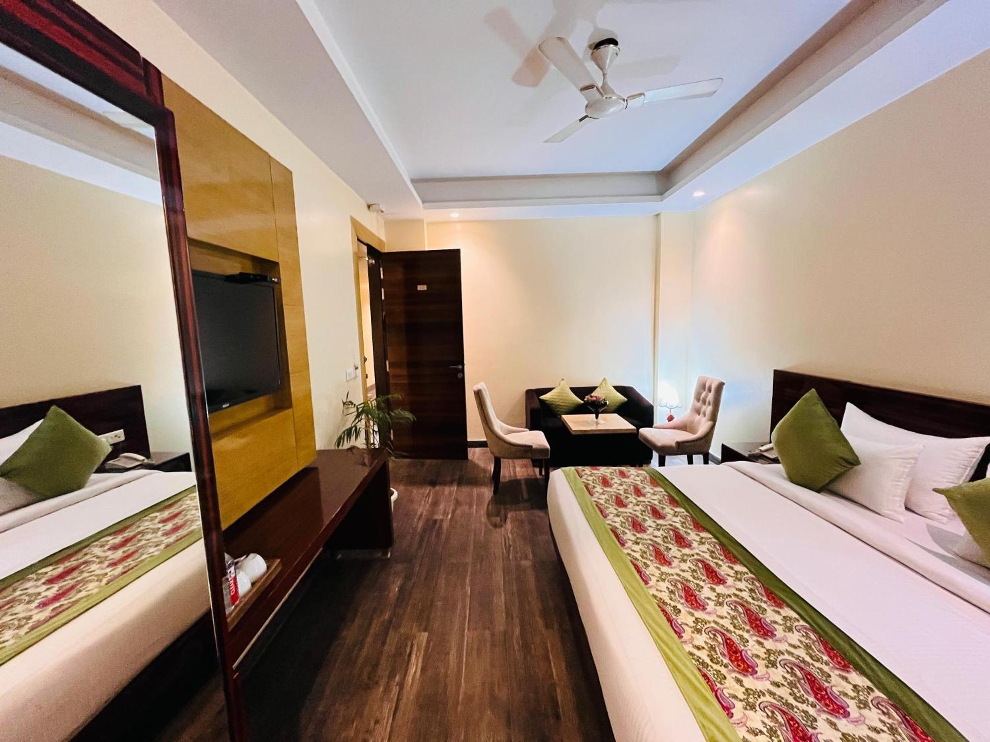 Hotel Banz Near Indira Gandhi Airport Delhi นิวเดลี ภายนอก รูปภาพ