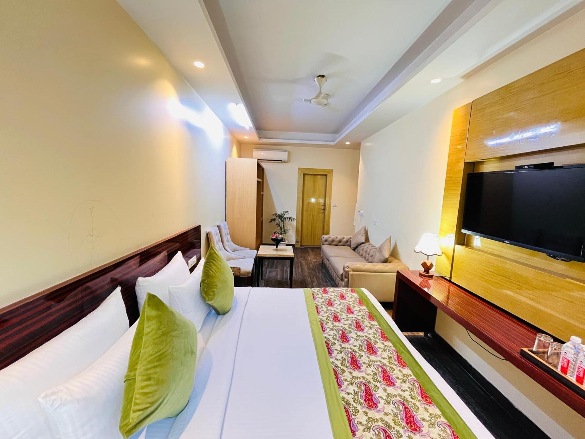 Hotel Banz Near Indira Gandhi Airport Delhi นิวเดลี ภายนอก รูปภาพ