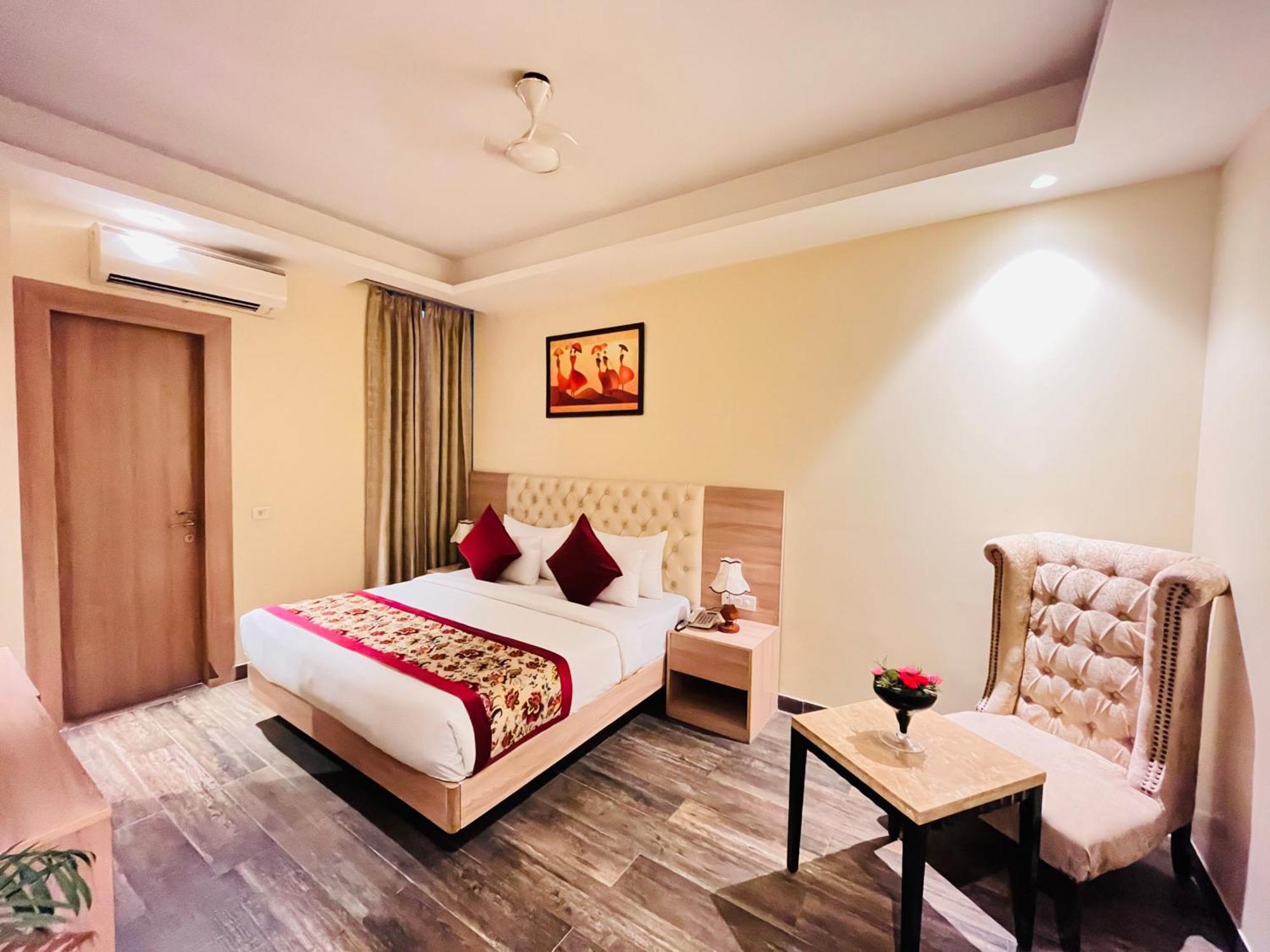 Hotel Banz Near Indira Gandhi Airport Delhi นิวเดลี ภายนอก รูปภาพ