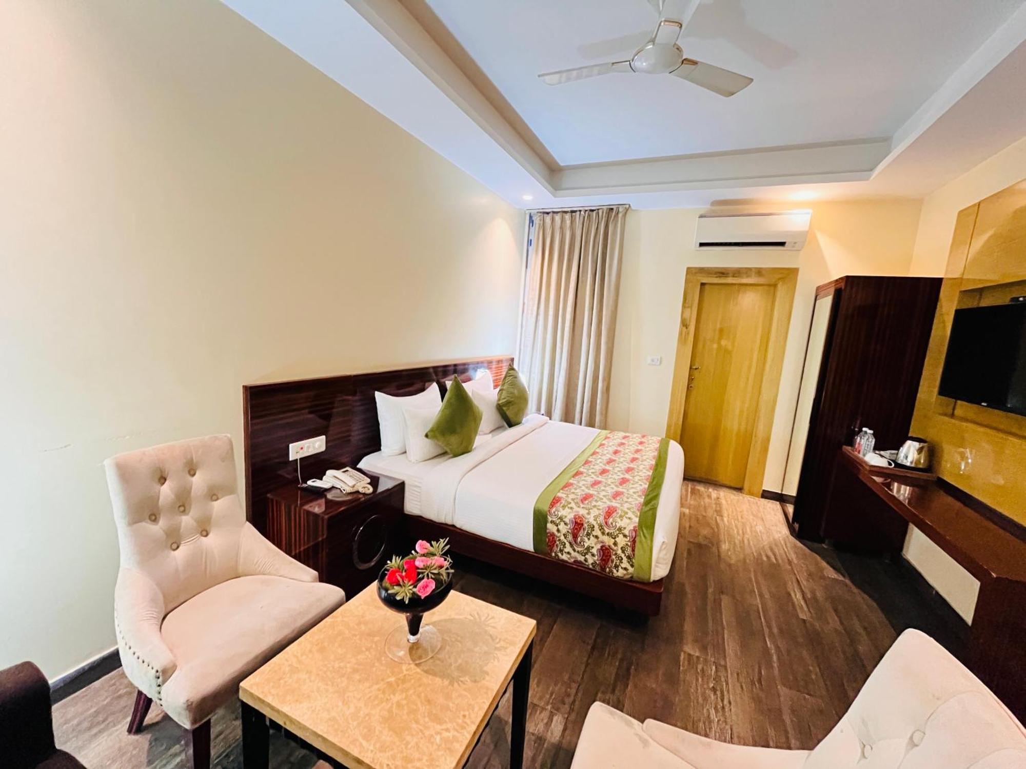 Hotel Banz Near Indira Gandhi Airport Delhi นิวเดลี ภายนอก รูปภาพ