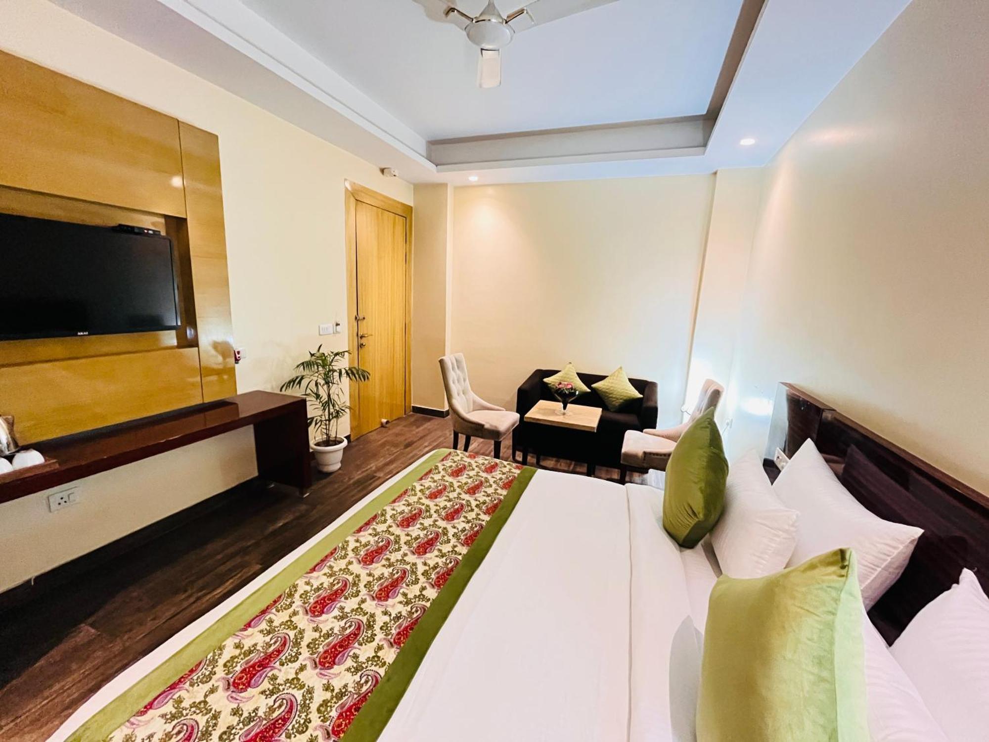 Hotel Banz Near Indira Gandhi Airport Delhi นิวเดลี ภายนอก รูปภาพ