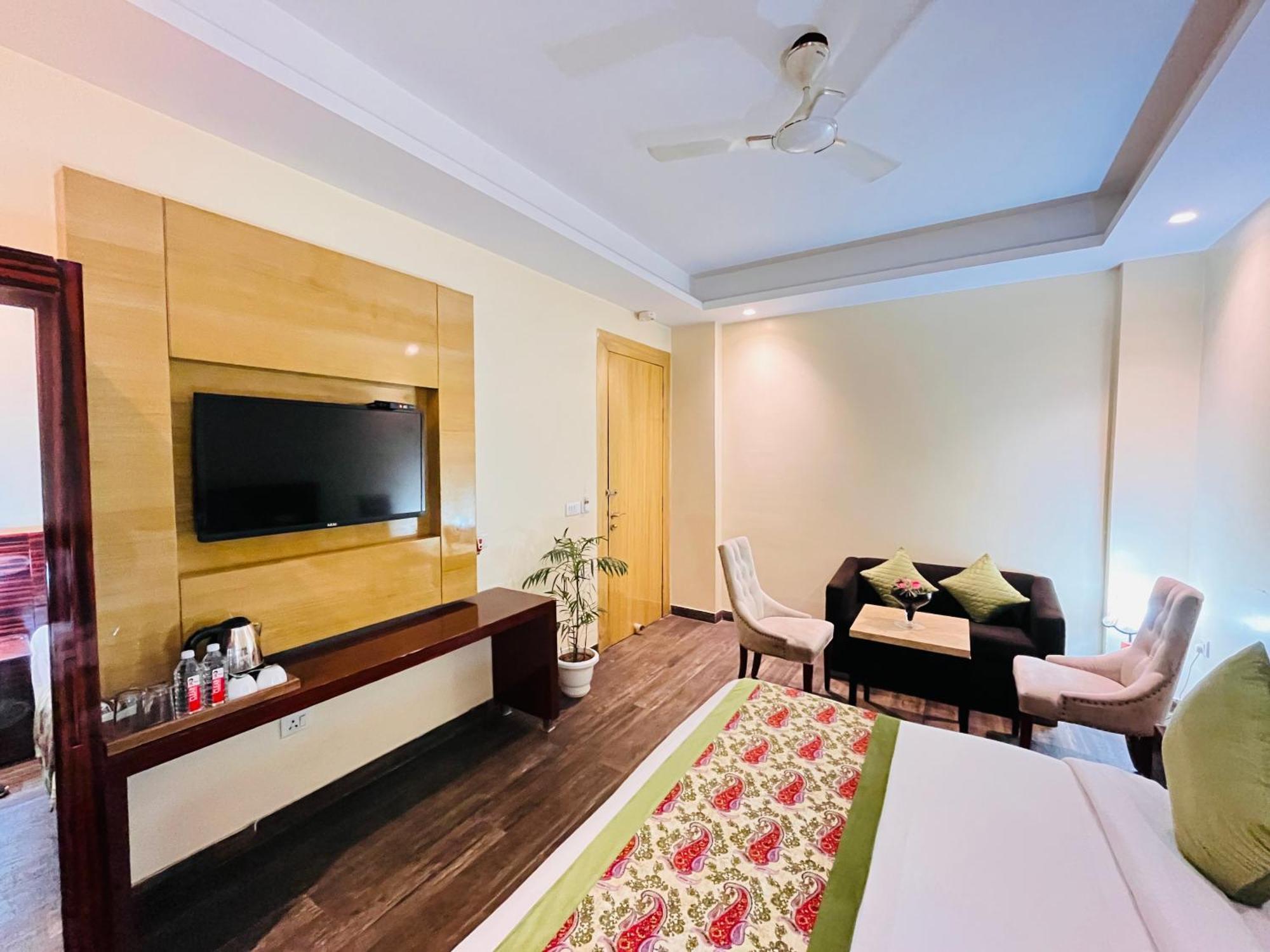 Hotel Banz Near Indira Gandhi Airport Delhi นิวเดลี ภายนอก รูปภาพ