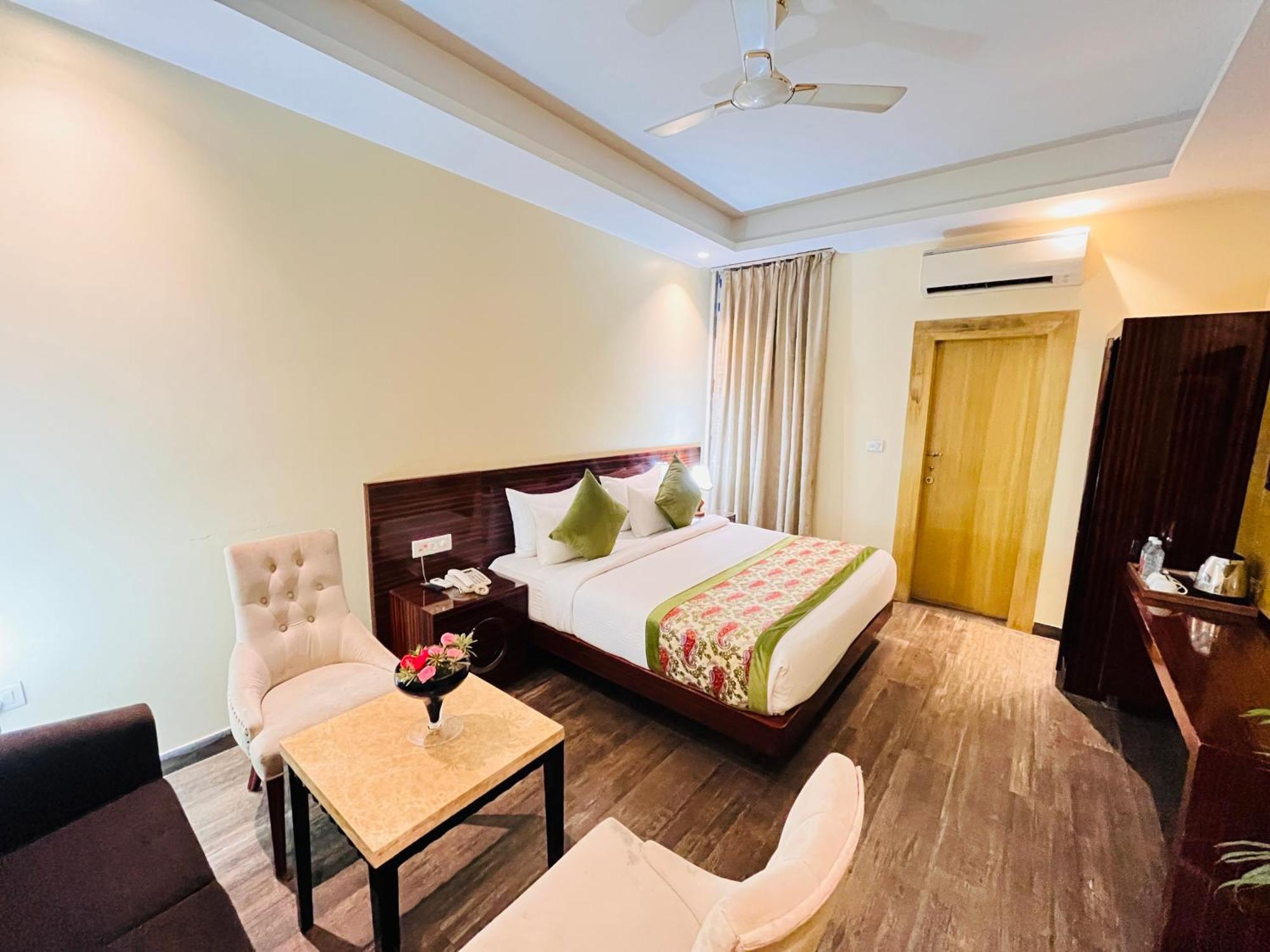 Hotel Banz Near Indira Gandhi Airport Delhi นิวเดลี ภายนอก รูปภาพ