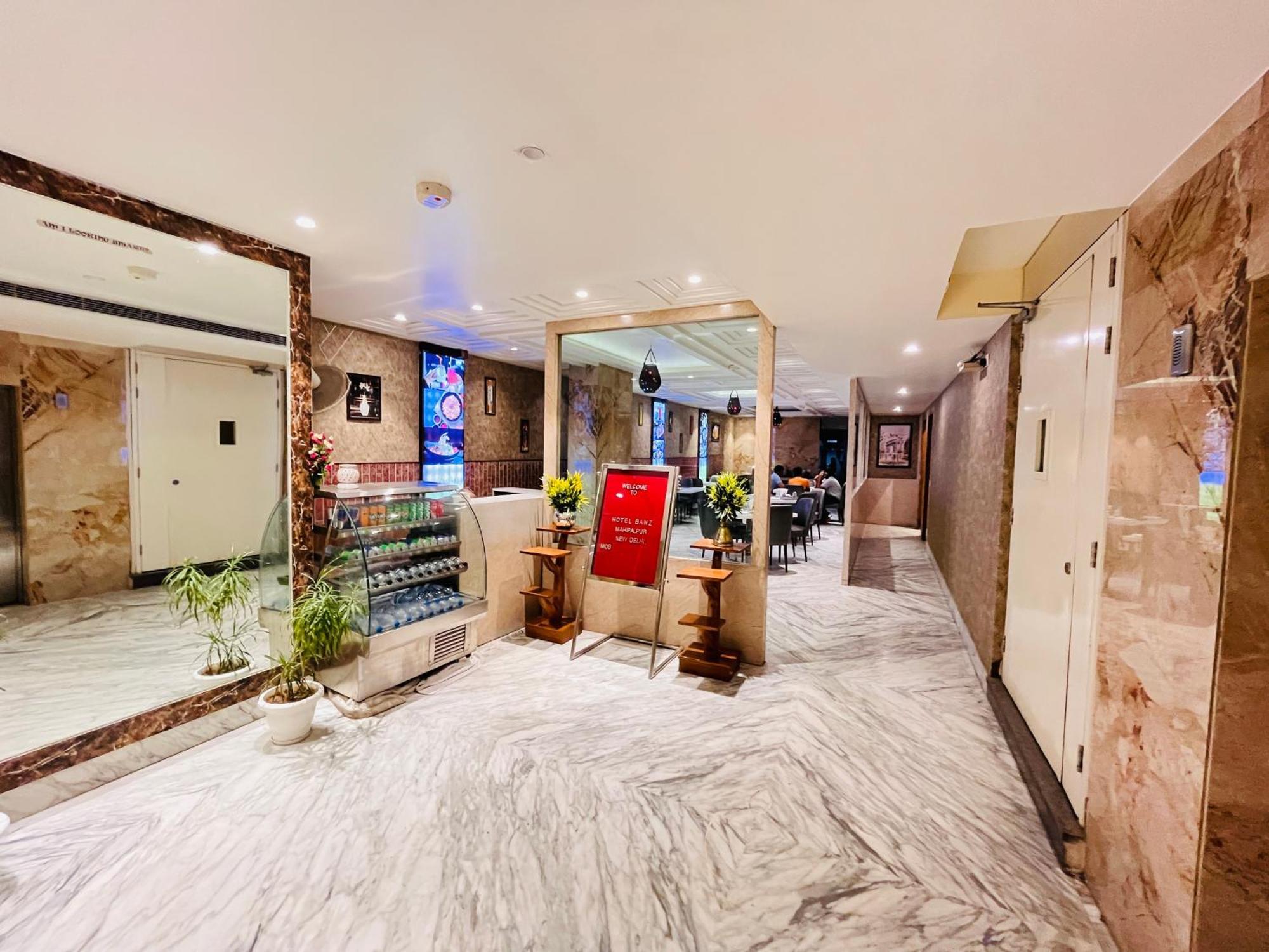 Hotel Banz Near Indira Gandhi Airport Delhi นิวเดลี ภายนอก รูปภาพ